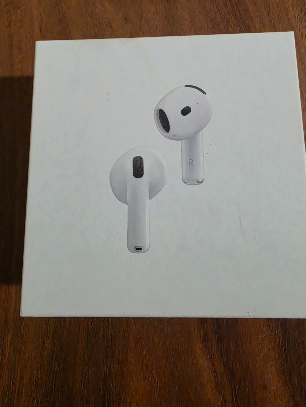 Apple 4 Airpods with Active Noise Cancellation